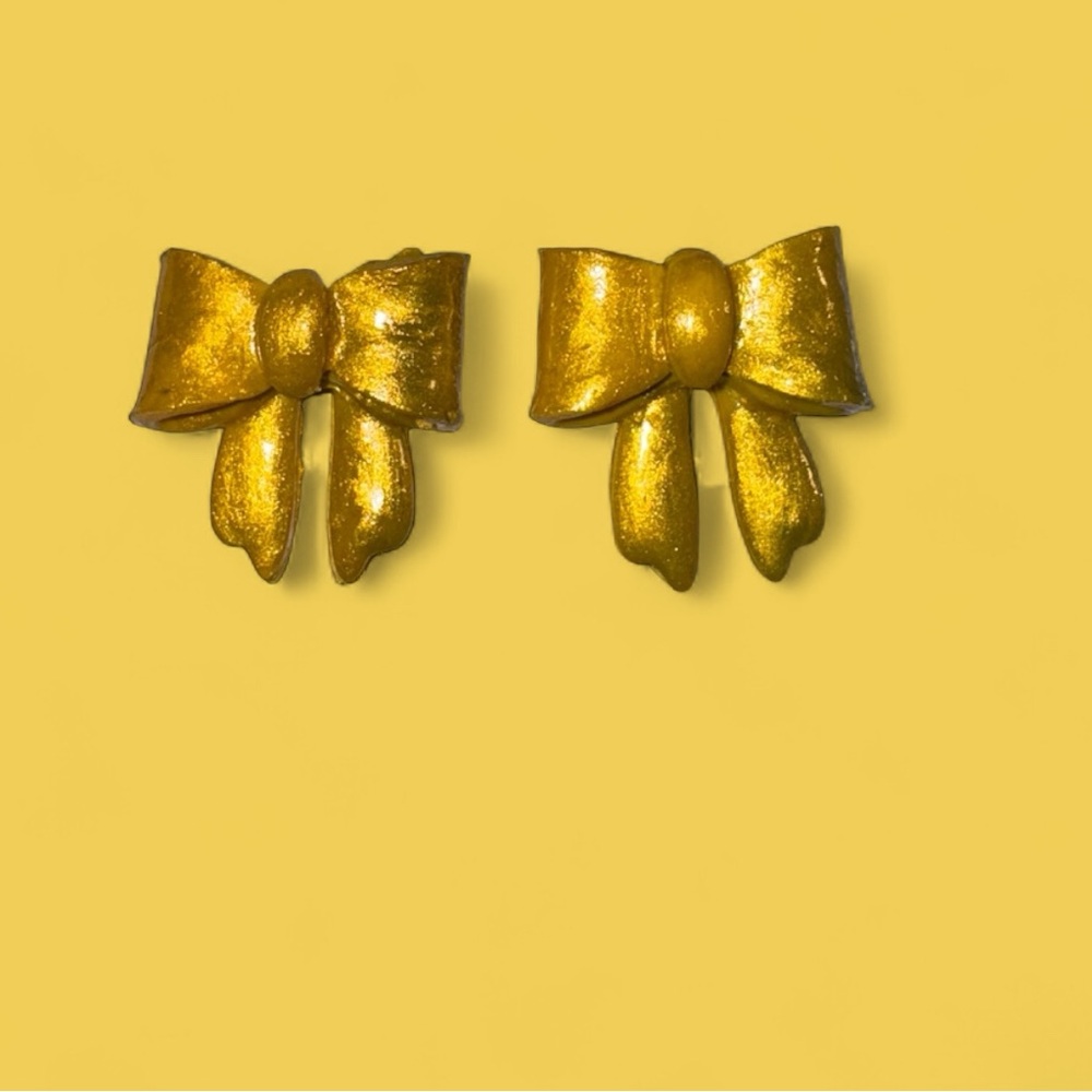 Chic Gold Bow Earrings